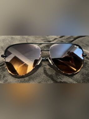 Quay Black Aviator High Key Sunglasses Gradient Lenses NWOT